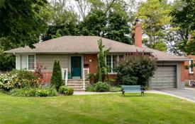 خانه  – Etobicoke, تورنتو, انتاریو,  کانادا. C$1,391,000