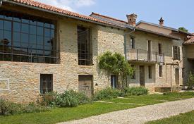 دو خانه بهم چسبیده – Alba, Piedmont, ایتالیا. 3,000 € هفته ای