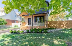 خانه  – Etobicoke, تورنتو, انتاریو,  کانادا. C$2,190,000