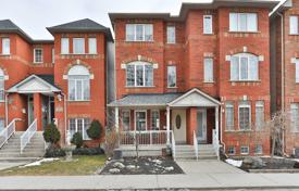  دو خانه بهم متصل – Logan Avenue, تورنتو, انتاریو,  کانادا. C$1,372,000