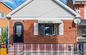8غرفة خانه  York, کانادا. C$1,254,000
