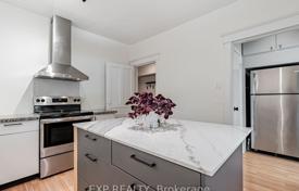 9غرفة خانه  York, کانادا. C$1,295,000