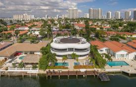 9غرفة ویلا  620 متر مربع North Miami Beach, ایالات متحده آمریکا. 2,749,000 €
