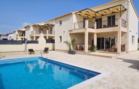 4غرفة خانه  141 متر مربع Vrsi, کرواسی. 649,000 €