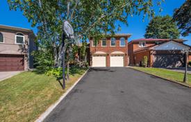 خانه  – Etobicoke, تورنتو, انتاریو,  کانادا. C$1,557,000