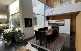 5غرفة دو خانه بهم چسبیده 600 متر مربع Mesa Geitonia, قبرس. 4,300,000 €