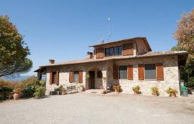 5غرفة ویلا  299 متر مربع Radda In Chianti, ایتالیا. 800,000 €