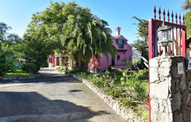 دو خانه بهم چسبیده – Santa Brígida, جزایر قناری (قناری), اسپانیا. 5,800 € هفته ای