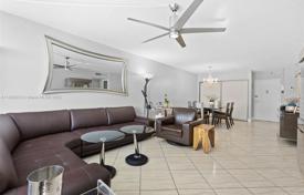 آپارتمان کاندو – Surfside, فلوریدا, ایالات متحده آمریکا. $699,000