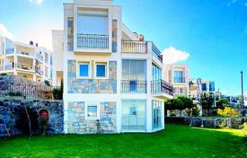 ویلا مستقل برای فروش در بدروم با باغ خصوصی و منظره دریا، موقعیت عالی. $551,000