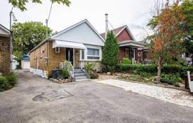 خانه  – York, تورنتو, انتاریو,  کانادا. C$1,136,000