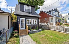 خانه  – East York, تورنتو, انتاریو,  کانادا. C$1,158,000