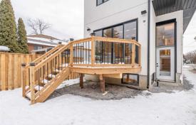 خانه  – Etobicoke, تورنتو, انتاریو,  کانادا. C$2,572,000