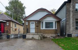 خانه  – Pape Avenue, تورنتو, انتاریو,  کانادا. C$1,199,000