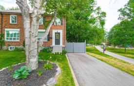  دو خانه بهم متصل – Etobicoke, تورنتو, انتاریو,  کانادا. C$1,105,000