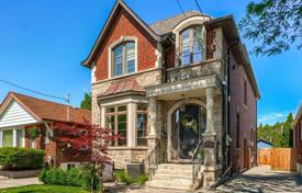 خانه  – East York, تورنتو, انتاریو,  کانادا. C$1,953,000