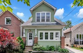 8غرفة خانه  East York, کانادا. C$1,167,000
