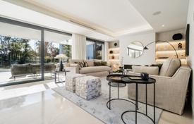 9غرفة ویلا  329 متر مربع Estepona, اسپانیا. 1,860,000 €