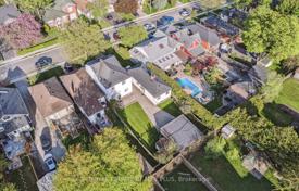 7غرفة خانه  Etobicoke, کانادا. C$1,373,000