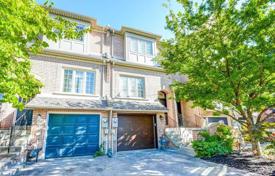 3غرفة  دو خانه بهم متصل Etobicoke, کانادا. C$1,110,000