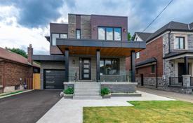 خانه  – نورث یورک, تورنتو, انتاریو,  کانادا. C$1,738,000