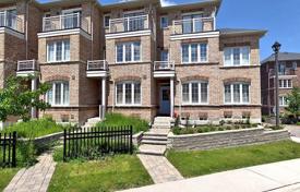  دو خانه بهم متصل – Kingston Road, تورنتو, انتاریو,  کانادا. C$939,000