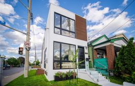 خانه  – Woodbine Avenue, تورنتو, انتاریو,  کانادا. C$2,243,000