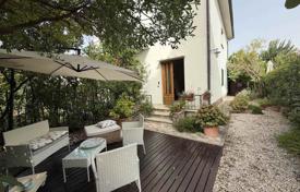 3غرفة آپارتمان  100 متر مربع Pietrasanta, ایتالیا. 600,000 €
