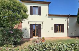 3غرفة ویلا  210 متر مربع San Gimignano, ایتالیا. 798,000 €