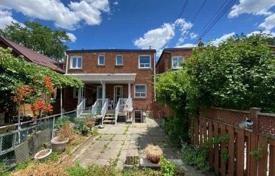  دو خانه بهم متصل – York, تورنتو, انتاریو,  کانادا. C$1,350,000