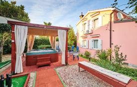 4غرفة خانه  143 متر مربع Umag, کرواسی. 420,000 €