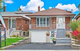 خانه  – East York, تورنتو, انتاریو,  کانادا. C$1,273,000