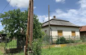 دو خانه بهم چسبیده – Ároktő, مجارستان. 35,000 €