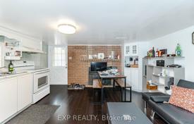 9غرفة خانه  York, کانادا. C$1,295,000
