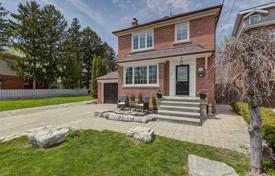 خانه  – East York, تورنتو, انتاریو,  کانادا. C$2,427,000