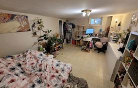 9غرفة خانه  اسکاربرو، تورنتو, کانادا. C$1,776,000