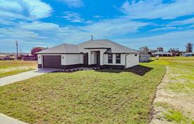 9غرفة خانه  228 متر مربع Cape Coral, ایالات متحده آمریکا. $438,000