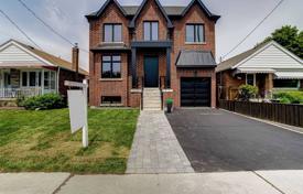 خانه  – East York, تورنتو, انتاریو,  کانادا. C$2,122,000