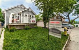 خانه  – Etobicoke, تورنتو, انتاریو,  کانادا. C$1,421,000
