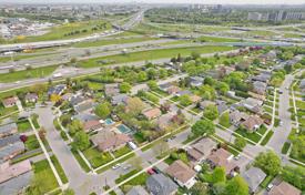 10غرفة خانه  Etobicoke, کانادا. C$1,307,000