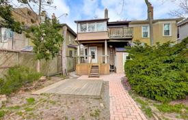  دو خانه بهم متصل – Queen Street East, تورنتو, انتاریو,  کانادا. C$2,082,000