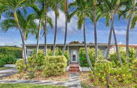 دو خانه بهم چسبیده – Surfside, فلوریدا, ایالات متحده آمریکا. $725,000