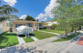 دو خانه بهم چسبیده – Stillwater Drive, سواحل میامی, فلوریدا,  ایالات متحده آمریکا. $1,300,000