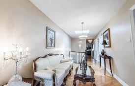 8غرفة خانه  York, کانادا. C$2,229,000