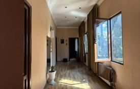 4غرفة آپارتمان  90 متر مربع شهر قدیم تفلیس, گرجستان. $180,000