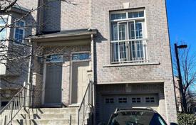 9غرفة  دو خانه بهم متصل نورث یورک, کانادا. C$1,097,000