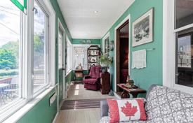 خانه  – East York, تورنتو, انتاریو,  کانادا. C$1,118,000