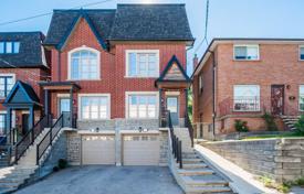  دو خانه بهم متصل – York, تورنتو, انتاریو,  کانادا. C$1,062,000