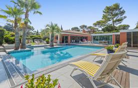 5غرفة ویلا  موگینز(فرانسه), فرانسه. 1,840,000 €