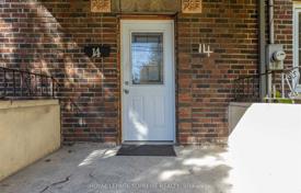 10غرفة خانه  York, کانادا. C$1,312,000